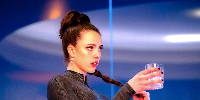 Margaret Qualley brilha em tributo a James Bond no Oscar de 2025: o que isso significa para sua trajetória no cinema?
