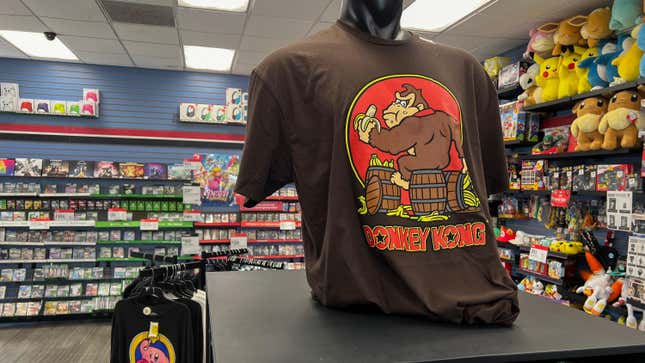 GameStop anuncia investimento em Bitcoin enquanto fecha muitas de suas lojas