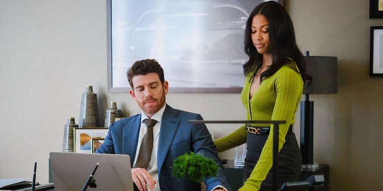 Showrunner de Suits LA esclarece relação entre Rick e Erica, revelando mudanças significativas em seu enredo