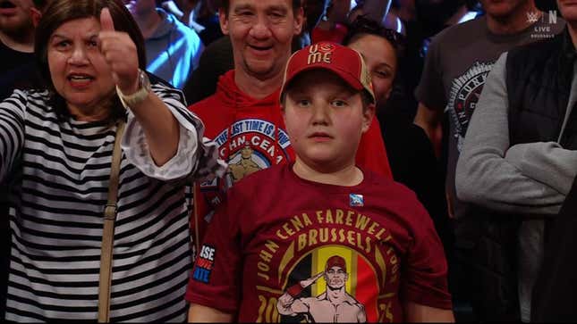 John Cena Choca a Todos Com Sua Primeira Promoção Como Vilão e Quase Faz Uma Criança Chorar Durante o WWE Raw